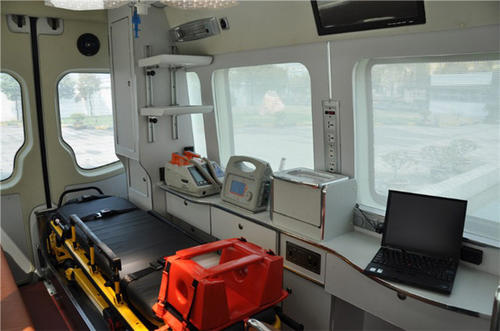 天柱县救护车内部